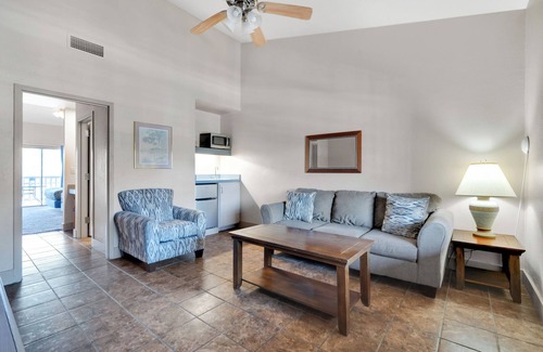 Jamestown House | Cozy 1 bedroom lodge room overlooking Safe Harbor Jamestown on Lake Cumberland