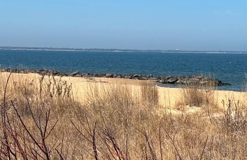 Willoughby Spit Apartment | Cozy 1-bedroom only in shared apartment with AC, WiFi in welcoming Norfolk