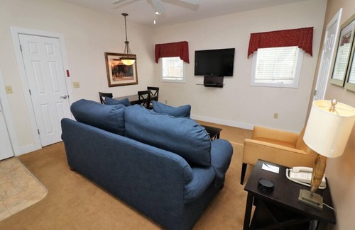 Lackey Resort | Cozy 1-bedroom resort w/WiFi. AC in fantastic Williamsburg, Fitness area& pools