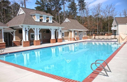 Lackey Resort | Cozy 1-bedroom resort w/WiFi. AC in fantastic Williamsburg, Fitness area& pools