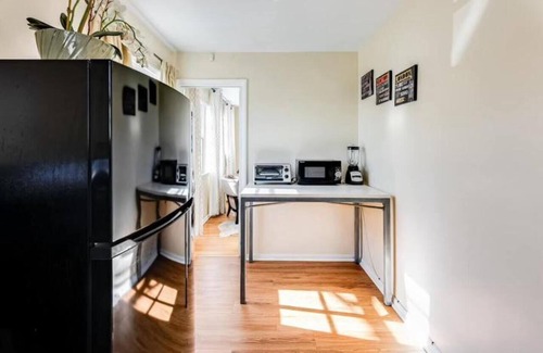 Fairfax District Apartment | Cozy 1-Bedroom Retreat LA