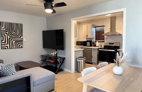 Hanford Apartment | Cozy 1-Bedroom Retreat with In-Unit Laundry