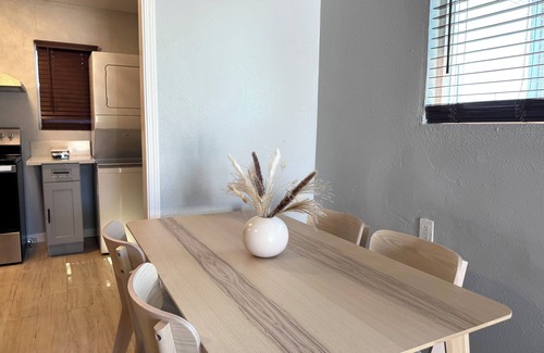 Hanford Apartment | Cozy 1-Bedroom Retreat with In-Unit Laundry