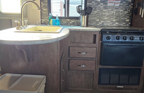 Victorville House | Cozy 1 Bedroom RV and sofa sleeper that can sleep up to 3 persons comfortably