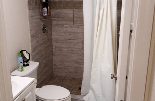 Downtown Apartment | Cozy 1-bedroom Shared Apartment- Rent the Room