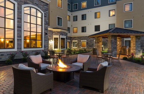 Folsom Condo | Cozy 1 Bedroom Suite | Complimentary Breakfast!