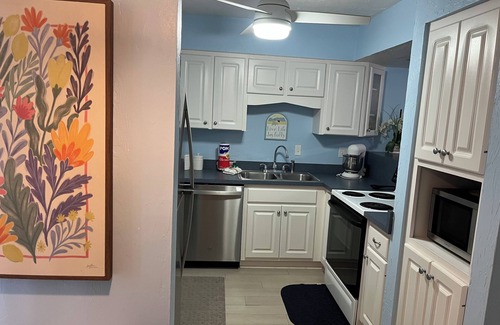 Bradenton Beach Condo | Cozy 1-bedroom condo with large pool, fishing pier, and pickleball courts