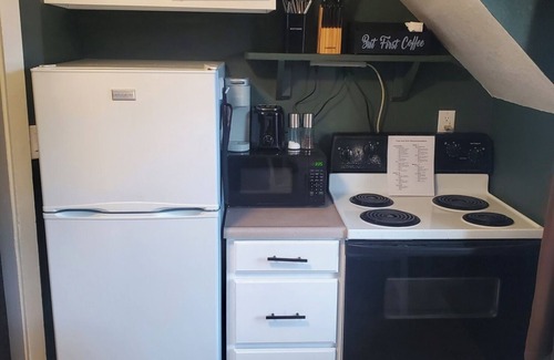 Central Colorado Springs Apartment | Cozy 1-Bedroom Townhouse Downtown Colorado Springs