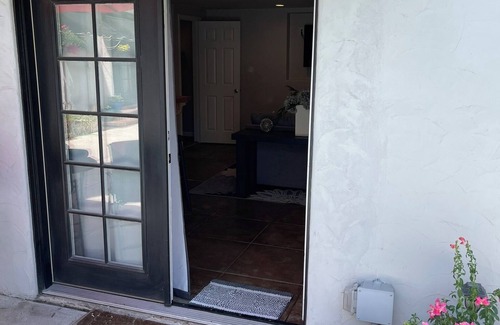 Riviera - Westchester House | Cozy 1 Bedroom w sofa bed. In DT Bakersfield, close to Dining & Entertainment!