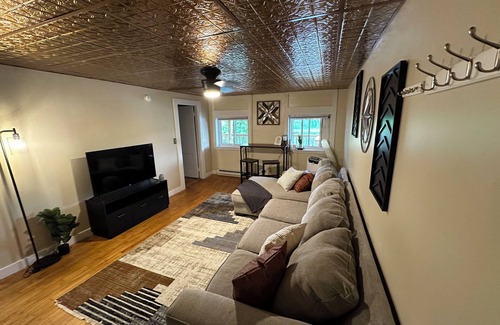 Hallowell Apartment | Cozy 1-bedroom waterfront apartment in Hallowell overlooking the river