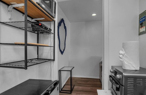 Larchmont House | Cozy 1-Bedroom With Outdoor Seating by Upscale Neighborhood Of West Hollywood