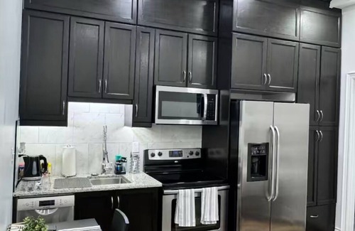 Brampton Apartment | Cozy 1-bedroom with WiFi and AC in charming private location