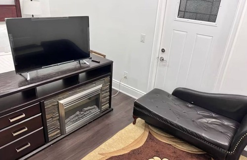 Brampton Apartment | Cozy 1-bedroom with WiFi and AC in charming private location