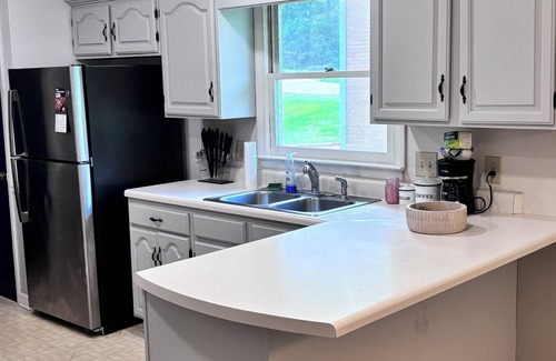 Griffin House | Cozy 1-bedroom with WiFi, AC in Griffin