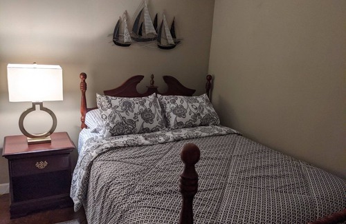 Townville Apartment | Cozy 1 BR/1BA apartment steps from Lake Hartwell.