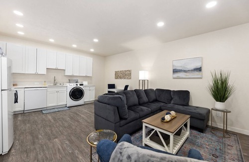 Point Loma Heights Apartment | Cozy 1 BR Aptnnear beach.ocean breeze.brand new washer/dryer stove, parking.