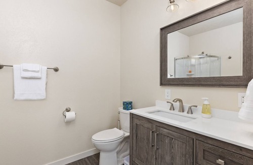 Point Loma Heights Apartment | Cozy 1 BR Aptnnear beach.ocean breeze.brand new washer/dryer stove, parking.