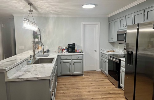 Coker Cabin | Cozy 1 BR Cabin + Sofa Bed - 9 miles to Bryant Denny Stadium!