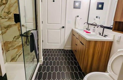 Soulard Apartment | Cozy 1 BR City Garden Garage Parking Gym W&D