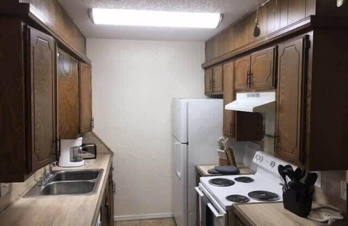 Lawton Apartment | Cozy 1-BR upstairs apartment, near Fort Sill!