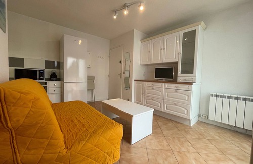 Saint-Georges-de-Didonne Apartment | Cozy 1-Bedroom Apartment with Terrace, Steps from Saint-Georges-de-Didonne Beach