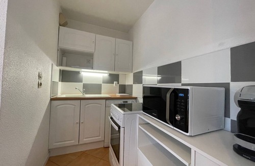 Saint-Georges-de-Didonne Apartment | Cozy 1-Bedroom Apartment with Terrace, Steps from Saint-Georges-de-Didonne Beach
