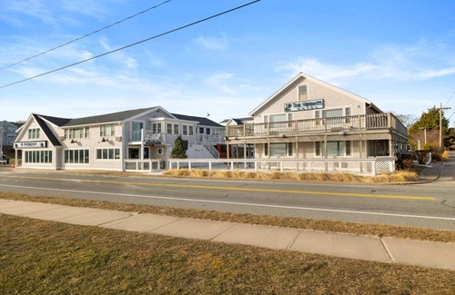 Falmouth Heights Apartment | Cozy 1 King Bed Stay Above Bar & Nightlife Fun