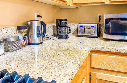 Paradise House | Cozy 1-Story Vegas House – Near Strip & Airport + Office