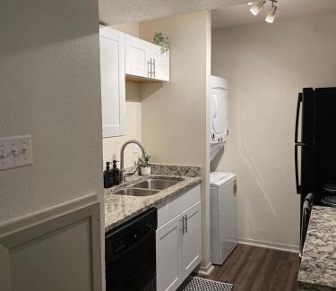 Medical Center District Apartment | Cozy 1Bd Condo in Medical Center w WiFi