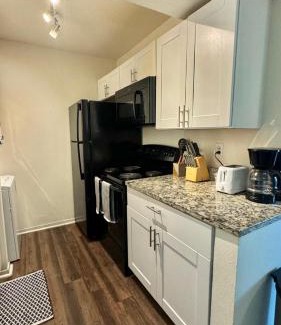 Medical Center District Apartment | Cozy 1Bd Condo in Medical Center w WiFi
