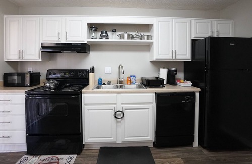 Glen Iris Apartment | Cozy 1BD Workspace/8mins->UAB/Close to 5 hospitals