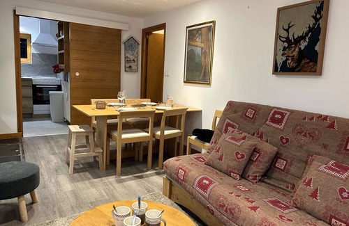 Meribel Apartment | Cozy 1BR Apartment for 4 in Méribel, South-Facing Terrace, Ski Access, Pet-Friendly