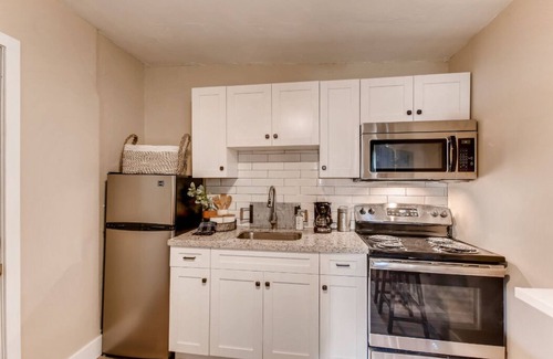 Coral Terrace Apartment | Cozy 1BR Apartment in Miami - WiFi, AC, Near Coconut Grove & Beaches