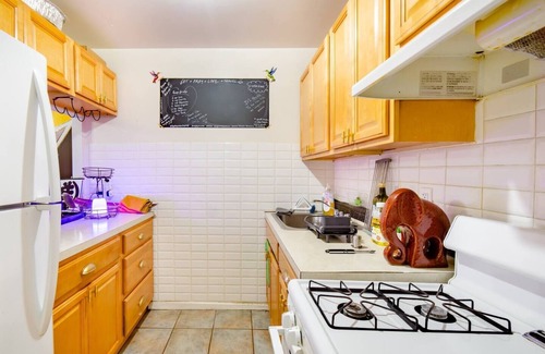 Fleetwood - Concourse Village Apartment | Cozy 1BR Apartment near Yankee Stadium, Bronx