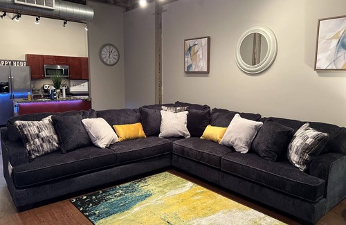 South Bluffs Apartment | Cozy 1BR Apt In Downtown Memphis! Walk to Beale!