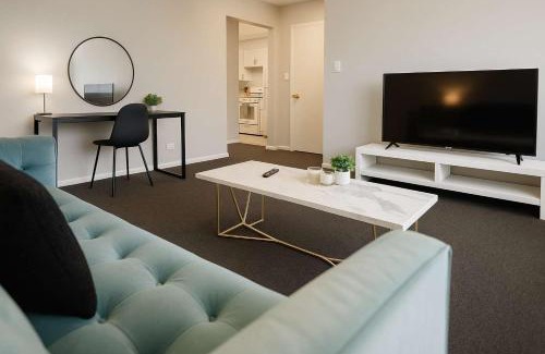 North Park Apartment | Cozy 1BR Apt Near Dining & Shops - Kimball C2