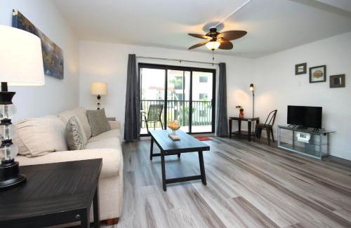 Sanibel Apartment | Cozy 1BR beachfront condo on Sanibel Island with stunning ocean views 3B2