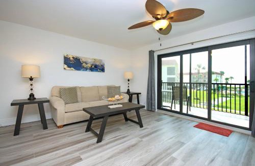 Sanibel Apartment | Cozy 1BR beachfront condo on Sanibel Island with stunning ocean views 3B2
