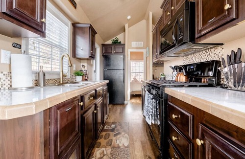Woodland Park House | Cozy 1BR Chalet | Pikes Peak, Grill & Relaxing Patio