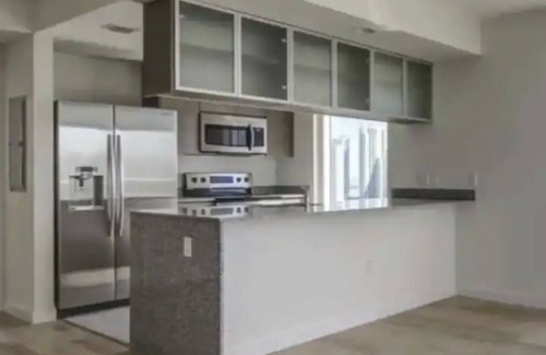 Overtown Apartment | Cozy 1br city view condo