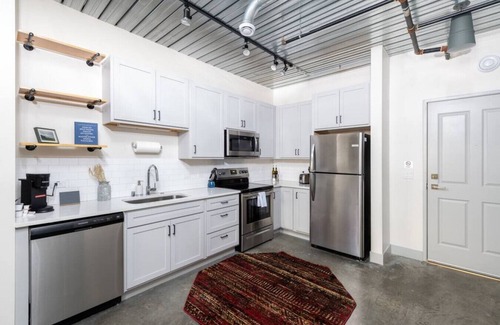 Westown Apartment | Cozy 1BR Close to Fiserv with Parking
