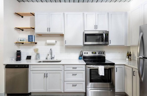 Westown Apartment | Cozy 1BR Close to Fiserv with Parking