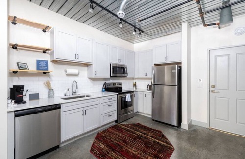 Westown Apartment | Cozy 1BR Close to Fiserv with Parking