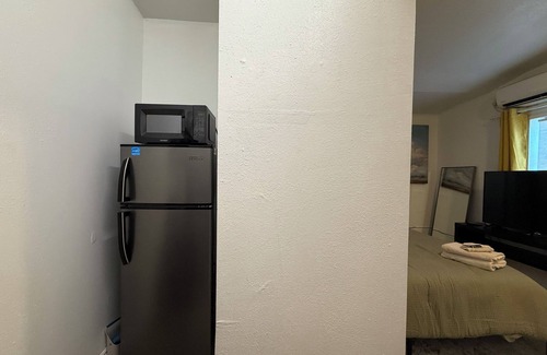 Opa-Locka House | Cozy 1BR Hideaway Guesthouse in Opa-Locka with Kitchen, WiFi, and Private Entry