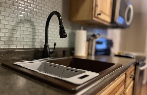 Albany Apartment | Cozy 1BR in Center Square – Near MVP Arena, NYS Capitol & Empire Plaza, Sleeps 4