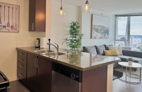 Crosstown Condo | Cozy 1BR suite Stunning View, AC and Parking
