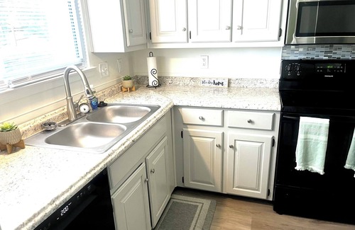 Gunter Afs House | Cozy 1BR Townhome Near Hospitals & College - Ideal for Extended Stays!
