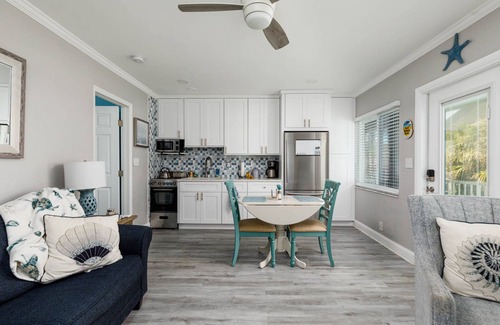 North Redington Beach Condo | Cozy 1BR Condo w/0 min walk to beach! Spectacular views! Nov/Dec still open!