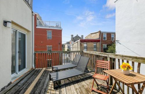 Queen Village Apartment | Cozy 1br W Deck Near Rittenhouse