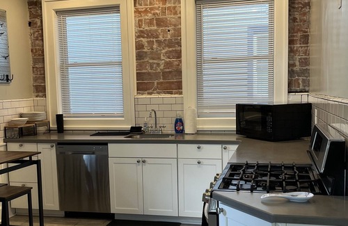 Front Park Apartment | Cozy 1st Floor Downtown Apartment!